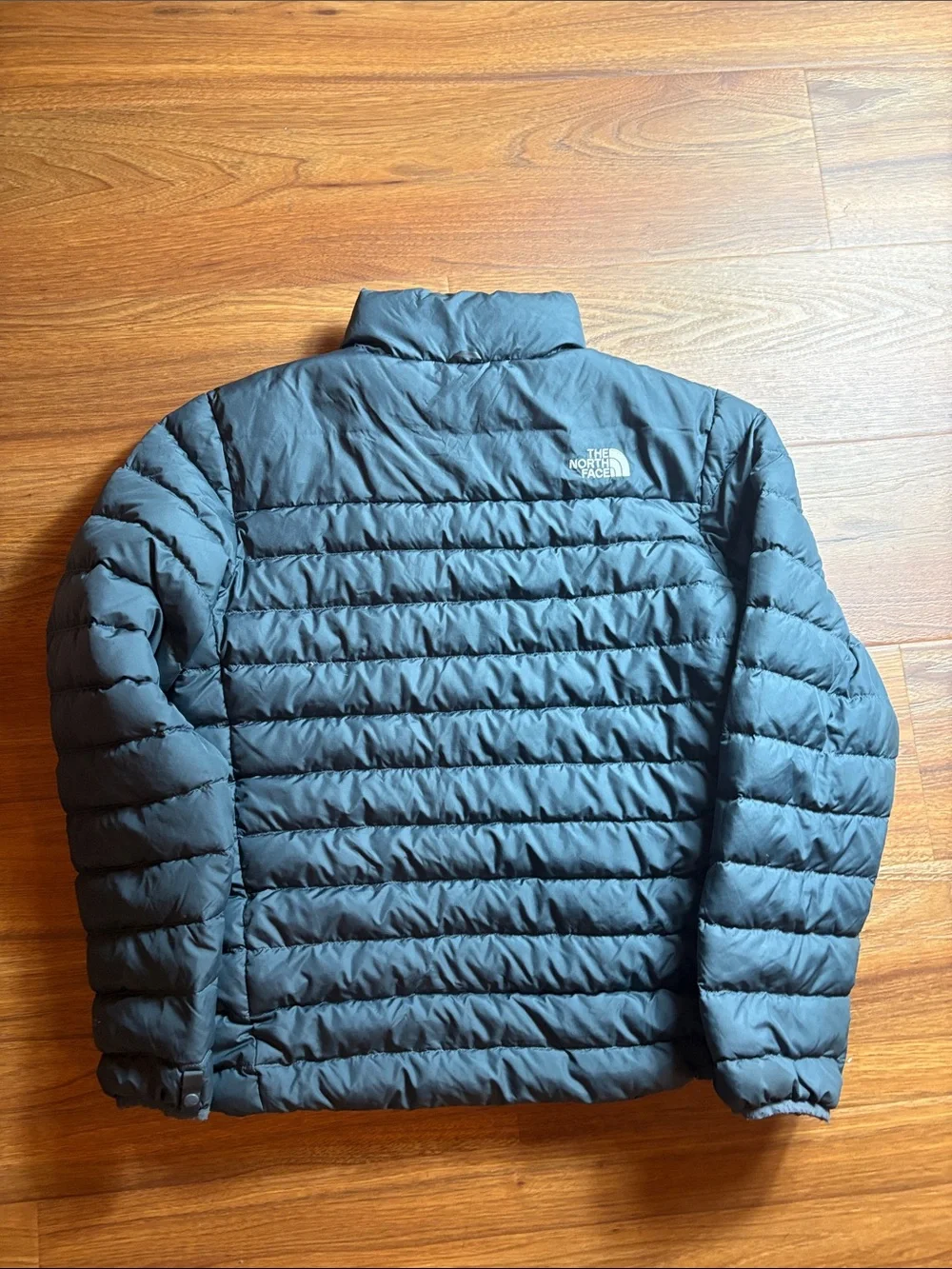 The North Face 550 men’s medium gray Quilted Puffer Jacket